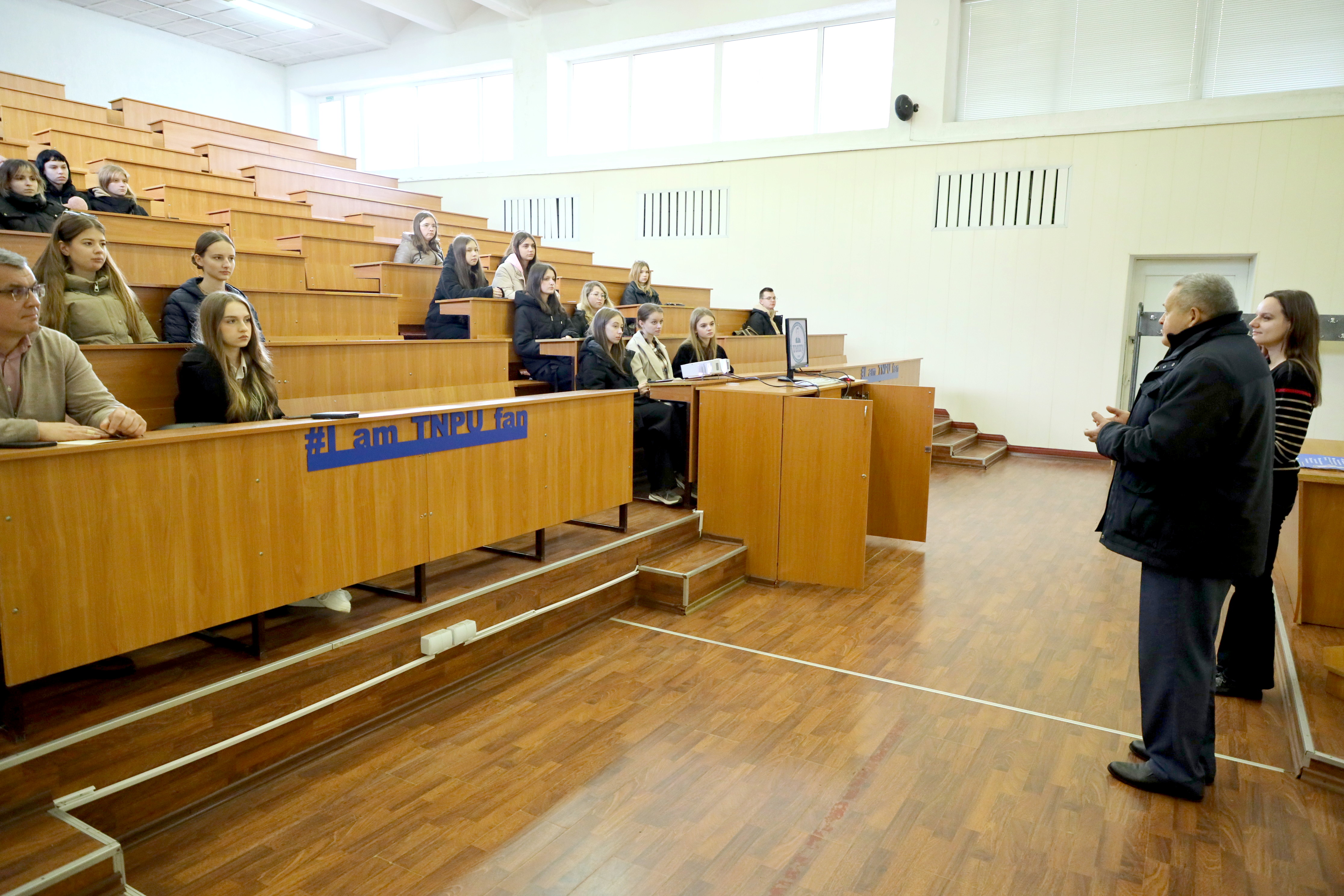 predstavnyky_universytetskoi_kliniky_tnmu_pid_chas_zustrichi_zi_studentamy_tnpu